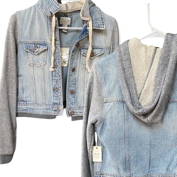 Forever 21 Jackets & Blazers - NWT Forever 21 Jean Jacket Hoodie S